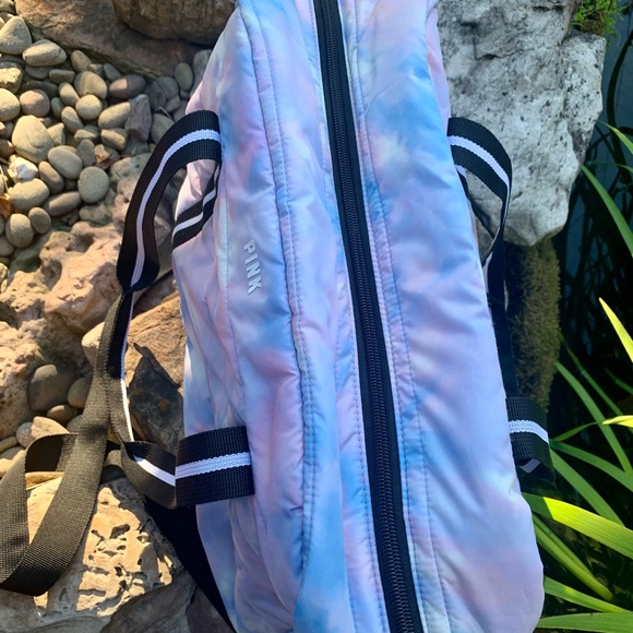 VICTORIA SECRET 🎀 “PINK” PURPLE,PINK & BLUE TIE DYE QUILTED DUFFLE BAG TOTE-NEW - Picture 5 of 7